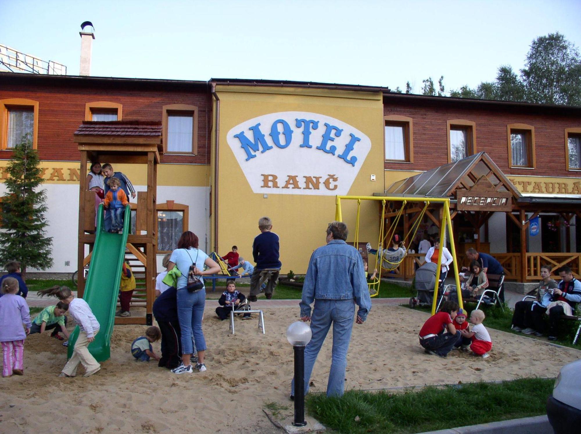 Motel Ranc ルジョムベロク エクステリア 写真